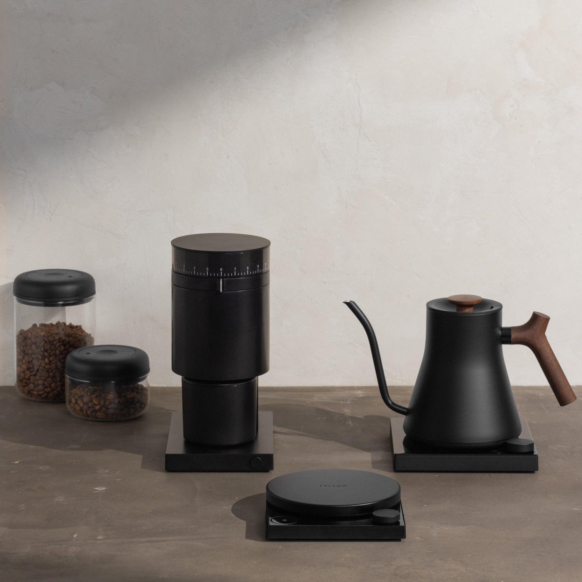 Fellow Tally Pro Precision Scale Studio Edition Digitale Waage mit Fellow Opus, Fellow Stagg EKG Pro und Fellow Atmos Kanistern