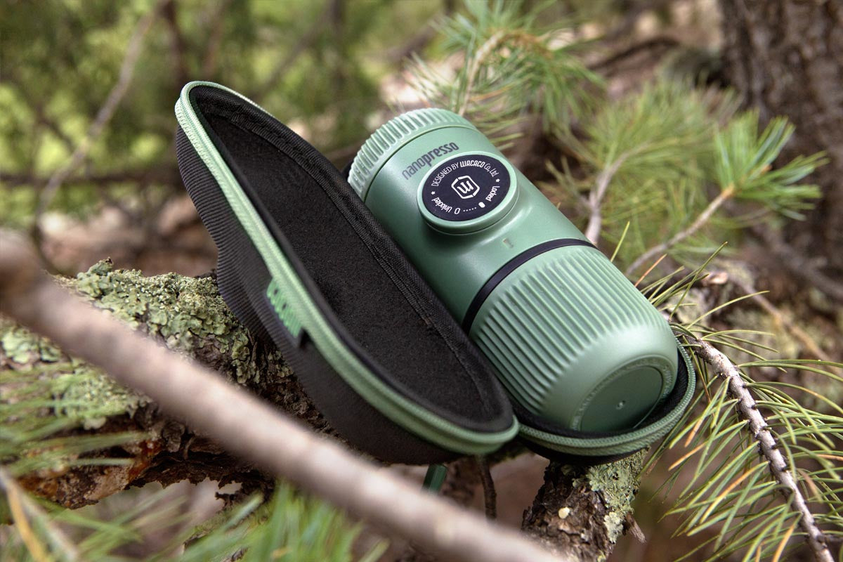 Wacaco Nanopresso tragbare Espressomaschine mit Schutzhülle in Moos Grün
