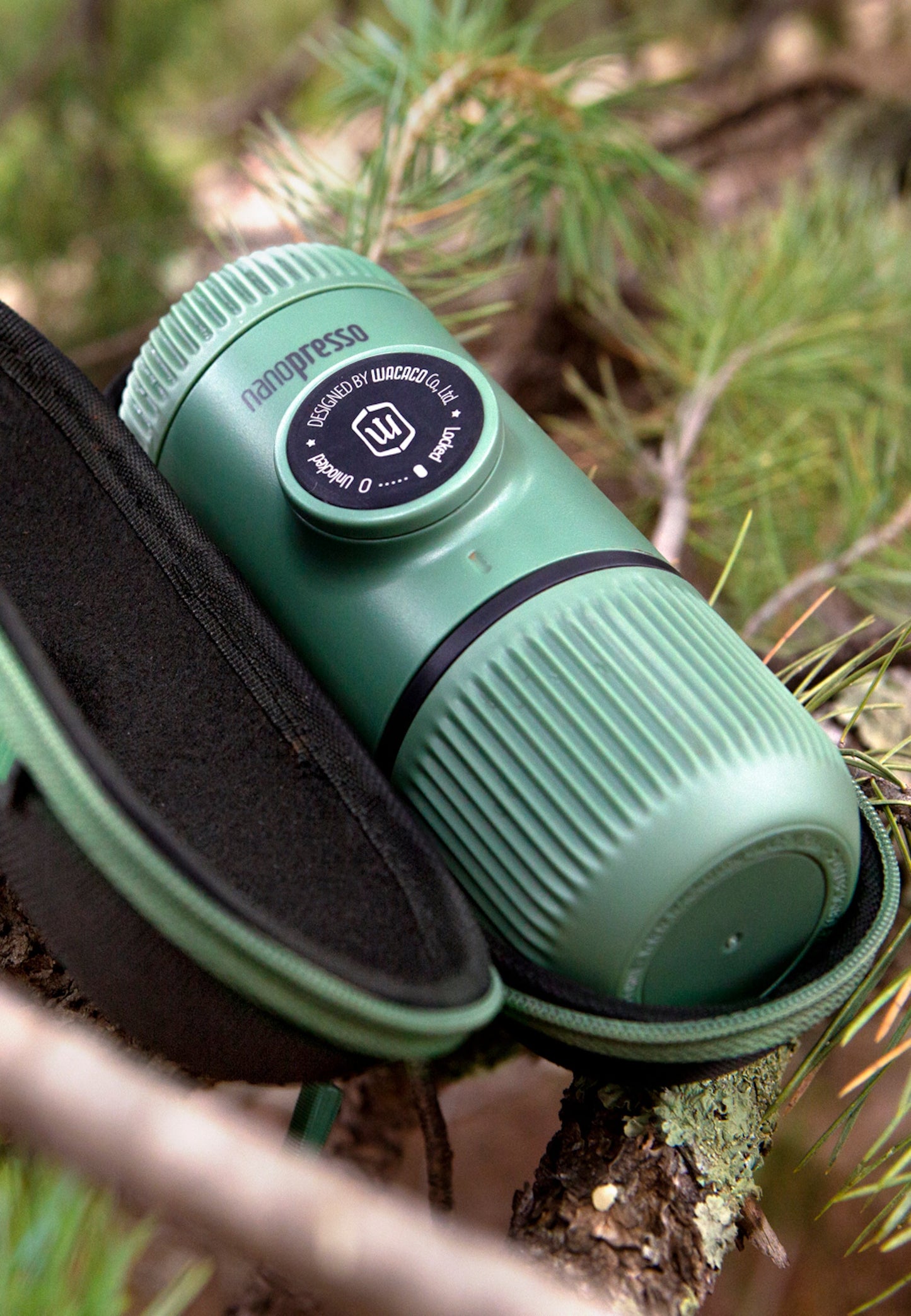 Wacaco Nanopresso tragbare Espressomaschine mit Schutzhülle in Moos Grün