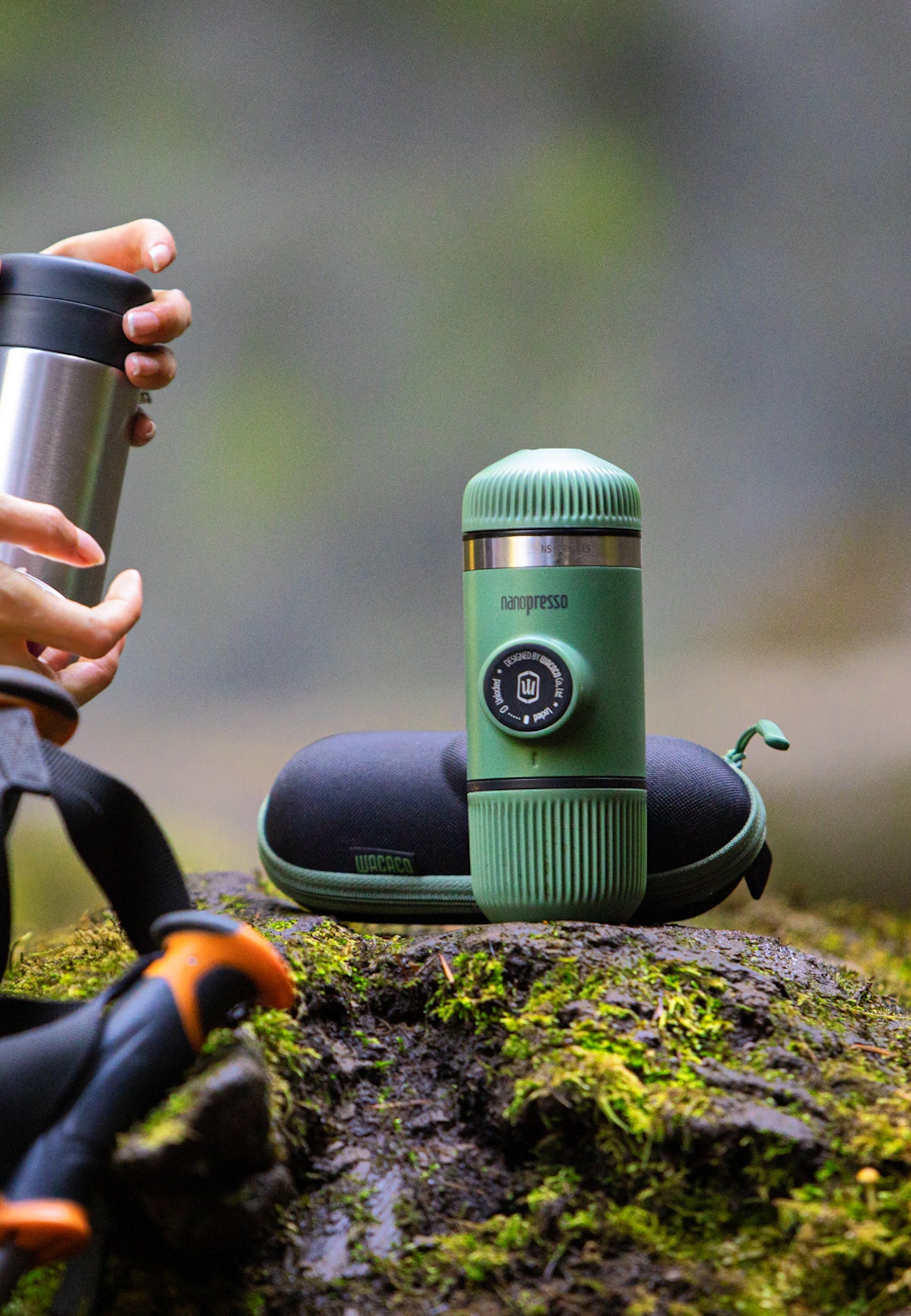 Wacaco Nanopresso tragbare Espressomaschine mit Schutzhülle in Moos Grün