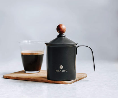 Manueller Hand-Milchaufschäumer aus Edelstahl mit Doppelsieb