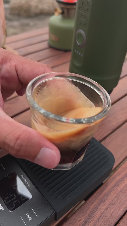 OutIn Nano tragbare elektrische Espressomaschine für unterwegs